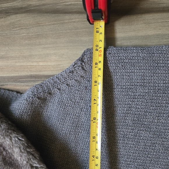 Gray Knit Vest with Faux Fur Collar - Picture 2 of 4